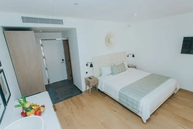 Family Club Junior Suite Swimout