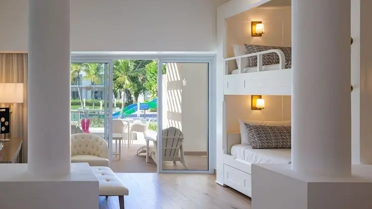 Family Club Junior Suite Swimout