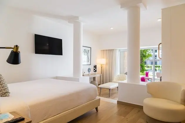 Family Club Junior Suite Swimout