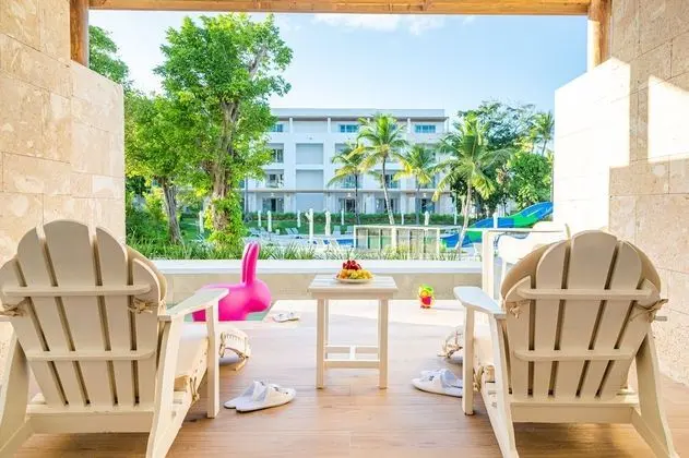 Family Club Junior Suite Swimout