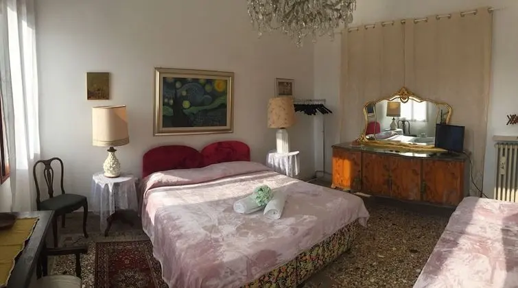 Honeymoon Oda, Ortak Banyo, Kanal Manzaralı