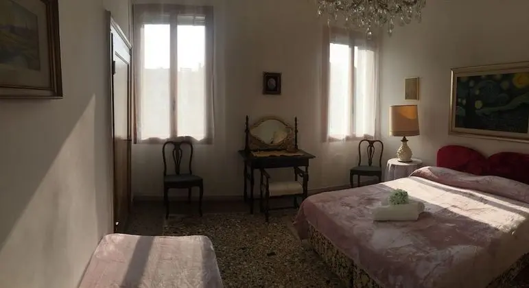 Honeymoon Oda, Ortak Banyo, Kanal Manzaralı