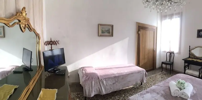 Honeymoon Oda, Ortak Banyo, Kanal Manzaralı