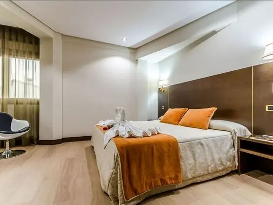 Büyük Yataklı Tek Kişilik Oda