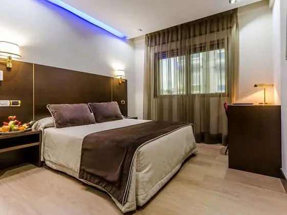 Büyük Yataklı Tek Kişilik Oda