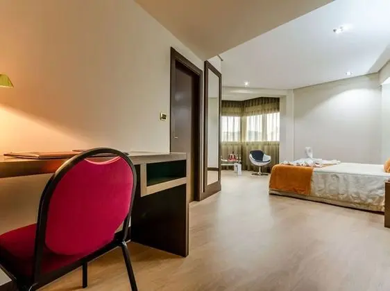 Büyük Yataklı Tek Kişilik Oda