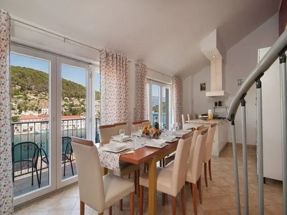 Villa (Seven Bedrooom Villa)