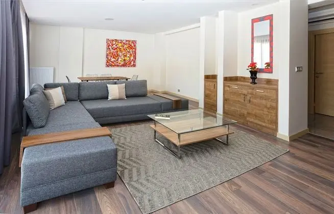 Grand Apartment, 3 Bedrooms, City View