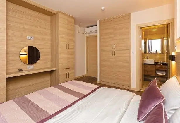 Grand Apartment, 3 Bedrooms, City View