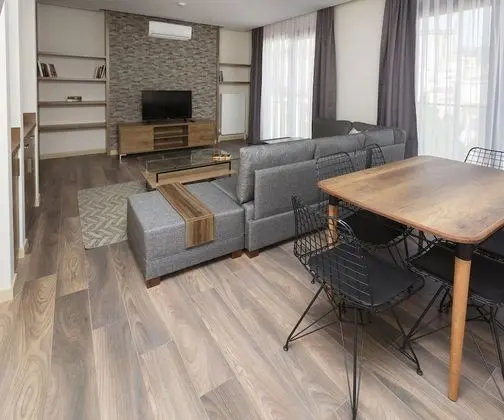 Grand Apartment, 3 Bedrooms, City View