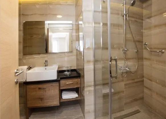 Grand Apartment, 3 Bedrooms, City View