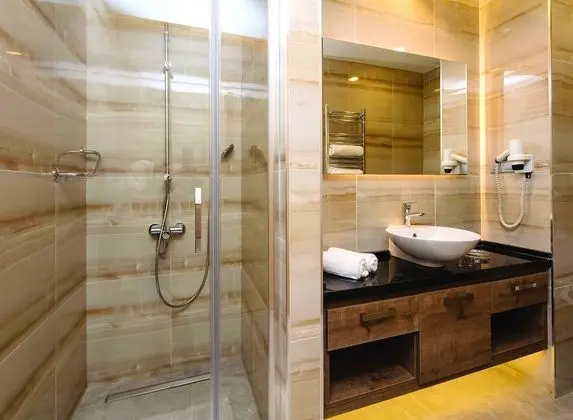 Grand Apartment, 3 Bedrooms, City View