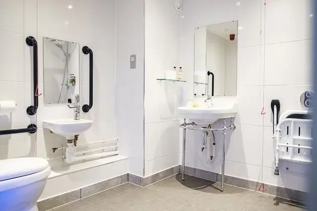 Deluxe Tek Büyük veya İki Ayrı Yataklı Oda (Shower)