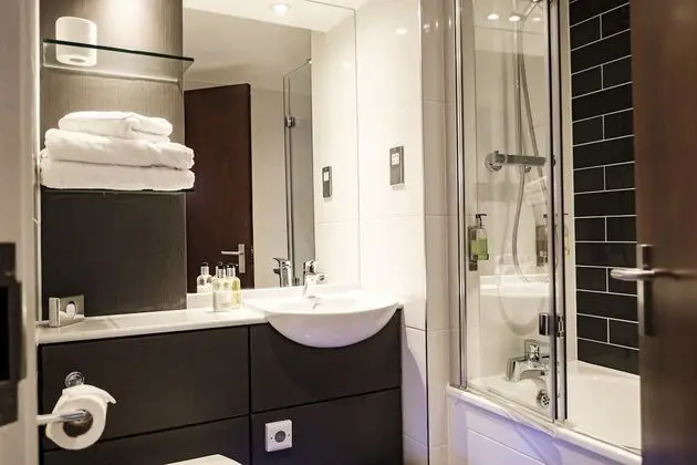 Deluxe Tek Büyük veya İki Ayrı Yataklı Oda (Shower)