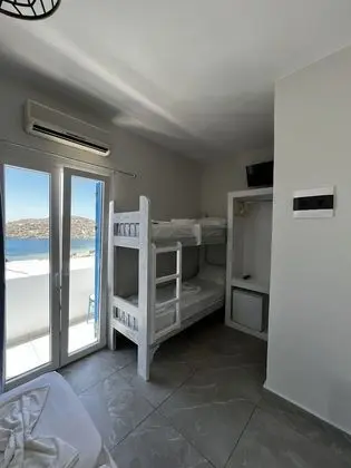 Dört Kişilik Oda, Deniz Manzaralı
