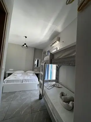 Dört Kişilik Oda, Deniz Manzaralı