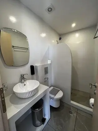 Dört Kişilik Oda, Deniz Manzaralı