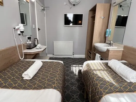 Basic İki Ayrı Yataklı Oda, Ortak Banyo
