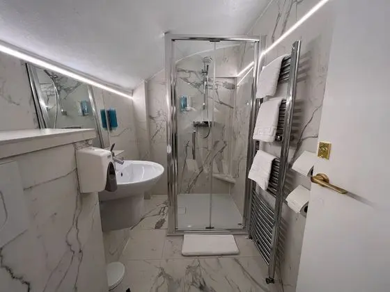 Basic İki Ayrı Yataklı Oda, Ortak Banyo