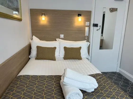 Basic Tek Büyük Yataklı Oda, Ortak Banyo