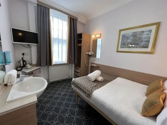 Basic Tek Büyük Yataklı Oda, Ortak Banyo