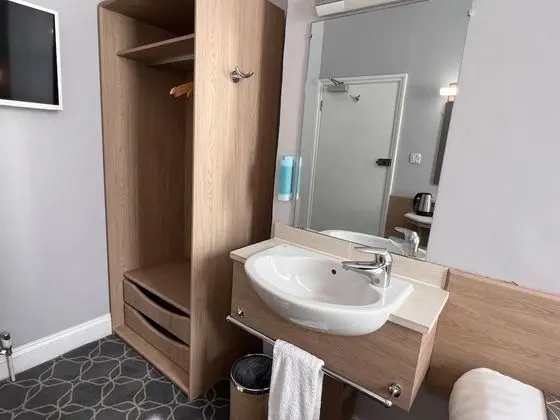 Basic Tek Büyük Yataklı Oda, Ortak Banyo