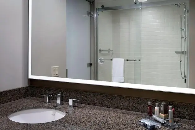 Oda, 2 Çift Kişilik Yatak (Mobility Accessible, Roll-In Shower)