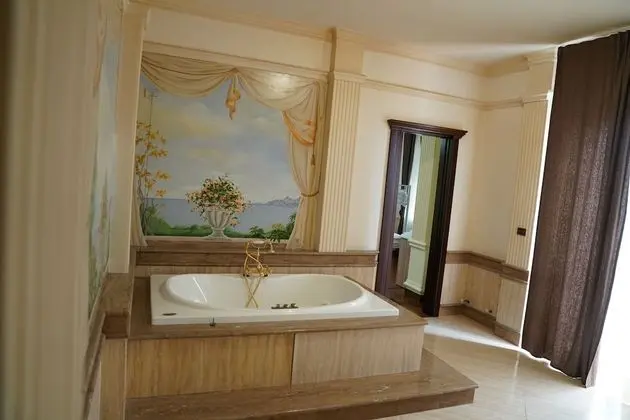 Luxury Oda