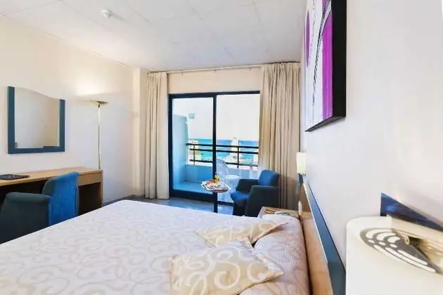 1 Çift Kişilik Veya 2 Tek Kişilik Yatak Sea View