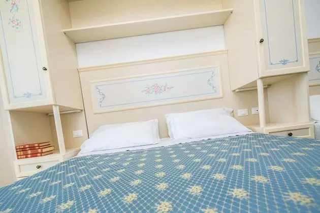 Oda, 1 Büyük (Queen) Boy Yatak (Flexible)