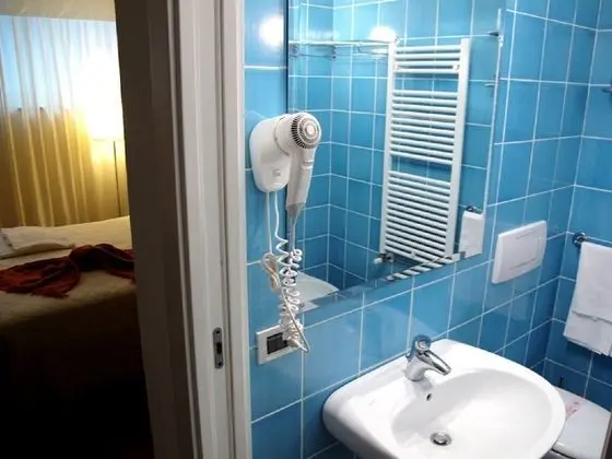 Büyük Yataklı Tek Kişilik Oda (Basement floor)