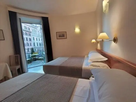 Üç Kişilik Oda, Balkon