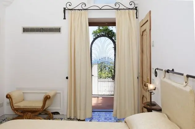 Economy Tek Büyük veya İki Ayrı Yataklı Oda (con terrazzino, senza vista)