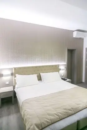 Üç Kişilik Oda