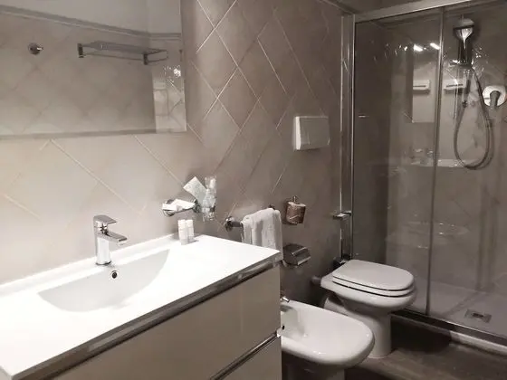 Üç Kişilik Oda