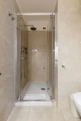Basic Tek Büyük veya İki Ayrı Yataklı Oda