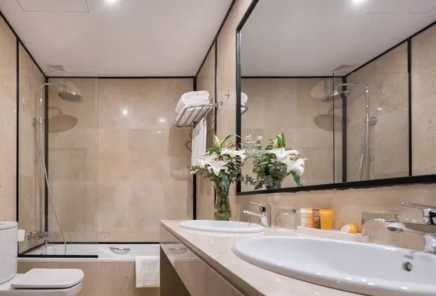 Büyük Yataklı Tek Kişilik Oda