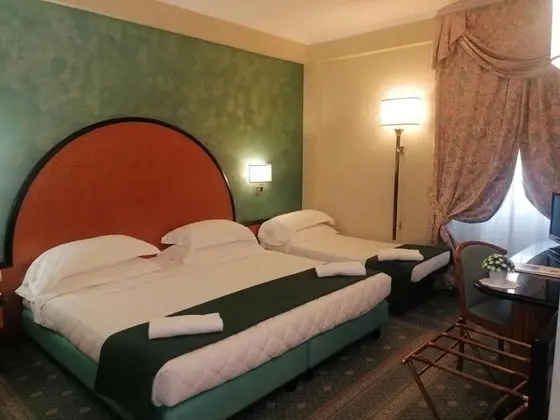 Üç Kişilik Oda