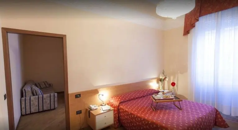 Comfort Tek Büyük veya İki Ayrı Yataklı Oda