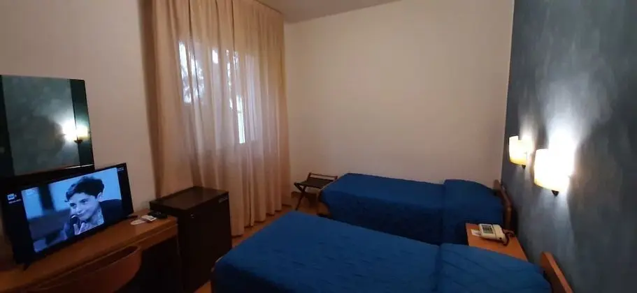 Classic Tek Büyük Yataklı Oda