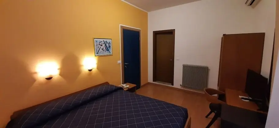 Classic Tek Büyük Yataklı Oda