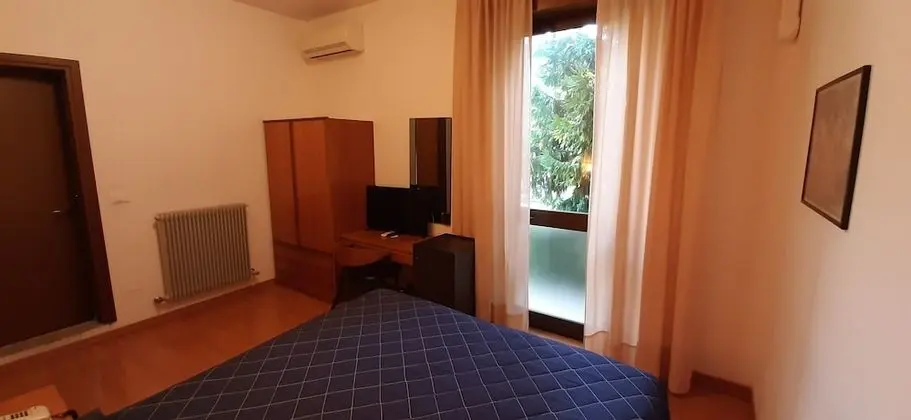 Classic Tek Büyük Yataklı Oda