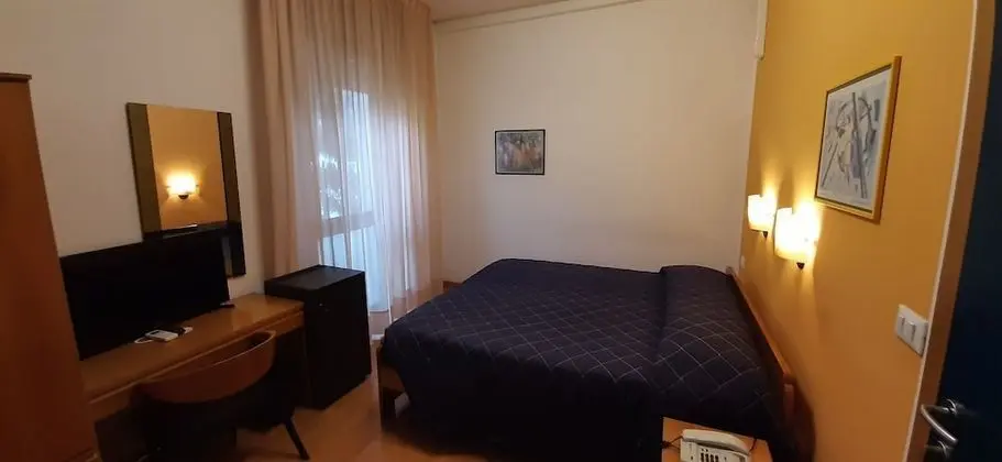 Classic Tek Büyük Yataklı Oda