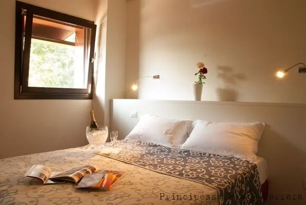 Superior Tek Büyük veya İki Ayrı Yataklı Oda, Özel Banyo, Bahçe Manzaralı