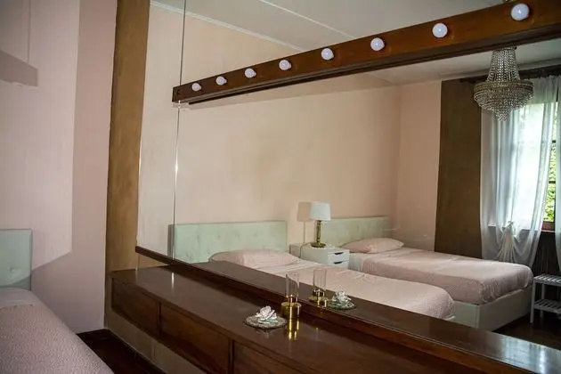 Family Oda, Buzdolabı (Bagno esterno/ External bathroom)