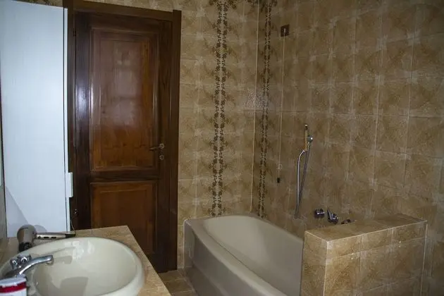 Family Oda, Buzdolabı (Bagno esterno/ External bathroom)