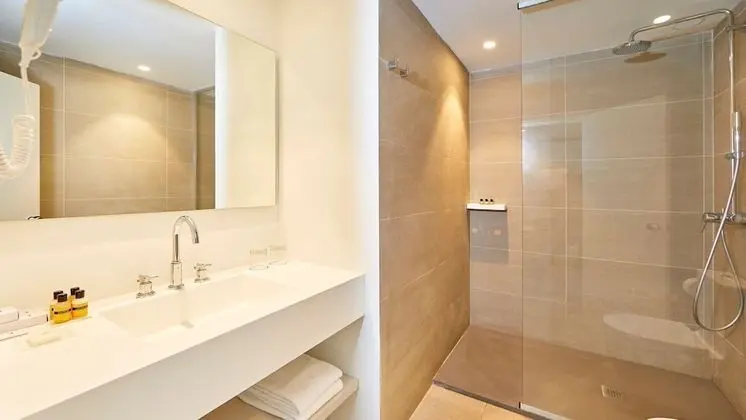 Tek Büyük Yataklı Oda, Balkon