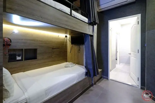 8 Beds Mixed Dormitory, Balcony