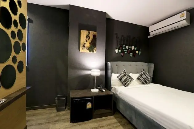 Family room, Share Bathroom