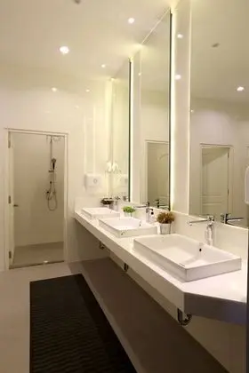 Family room, Share Bathroom